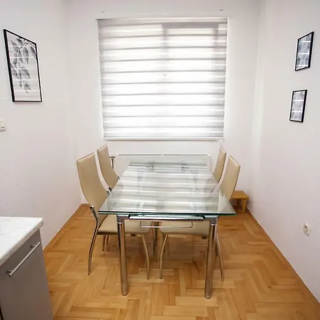Apartment Resident 19