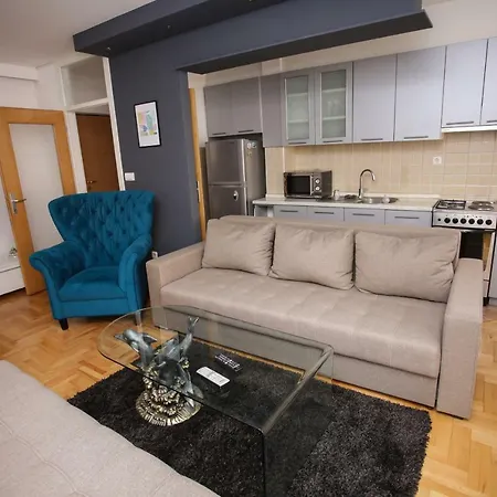 Apartment Resident 19